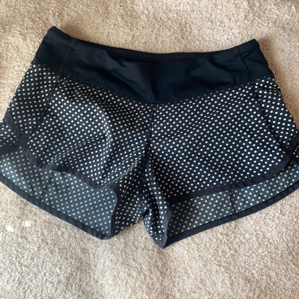 Lululemon black picks dot shorts